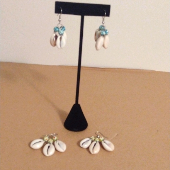 Artisan shell and bead pierced earrings 2 pair blue and green floral beads - Picture 1 of 7